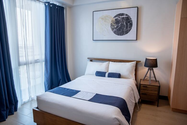Aparthotel Csuites At 8 Newtown Residences