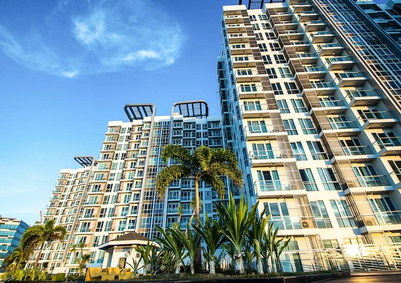 Aparthotel Csuites At 8 Newtown Residences