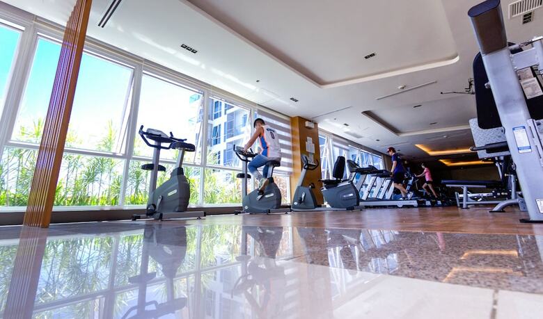 Aparthotel Csuites At 8 Newtown Residences