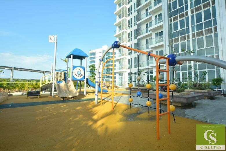 Aparthotel Csuites At 8 Newtown Residences