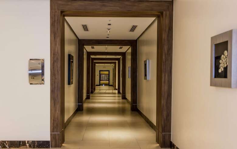 Aparthotel Csuites At 8 Newtown Residences