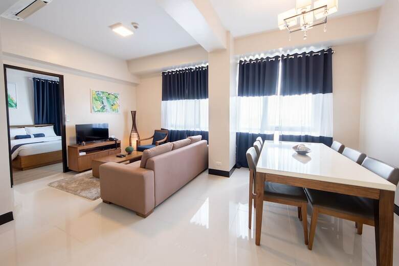 Aparthotel Csuites At 8 Newtown Residences