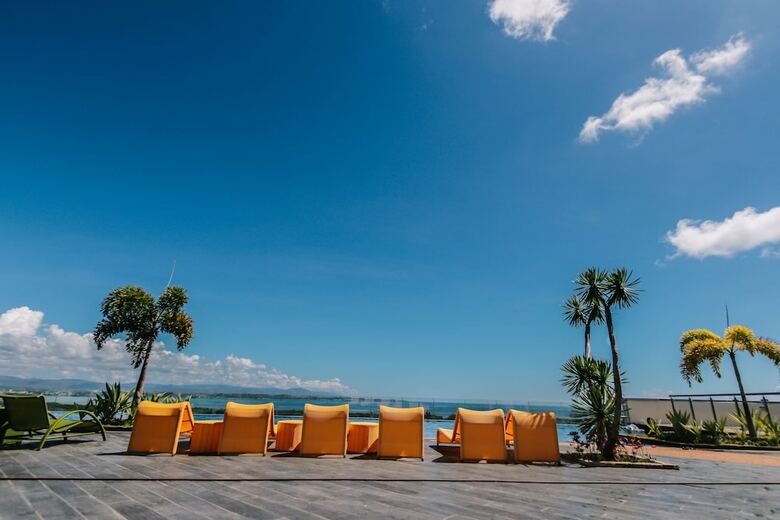 Aparthotel Csuites At 8 Newtown Residences