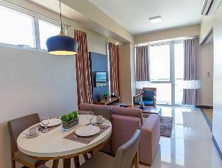 Aparthotel Csuites At 8 Newtown Residences