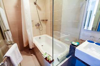 Aparthotel Csuites At 8 Newtown Residences