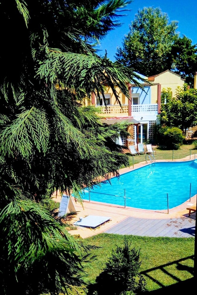 Ydna Apartments