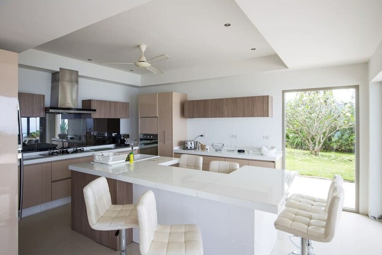 5 Bedroom Seaview Villa Bang Por