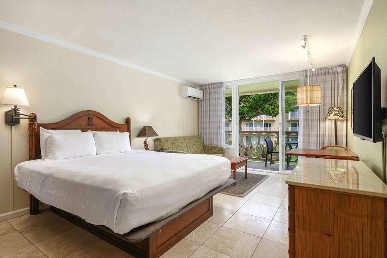 Hotel Aston Islander On The Beach