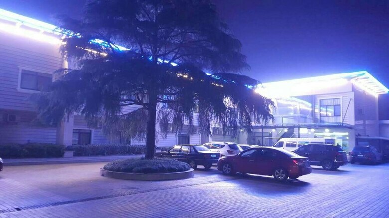 Shanghai Blue House Business Hotel