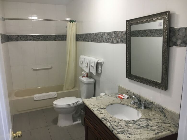 Motel Norwalk Inn & Suites