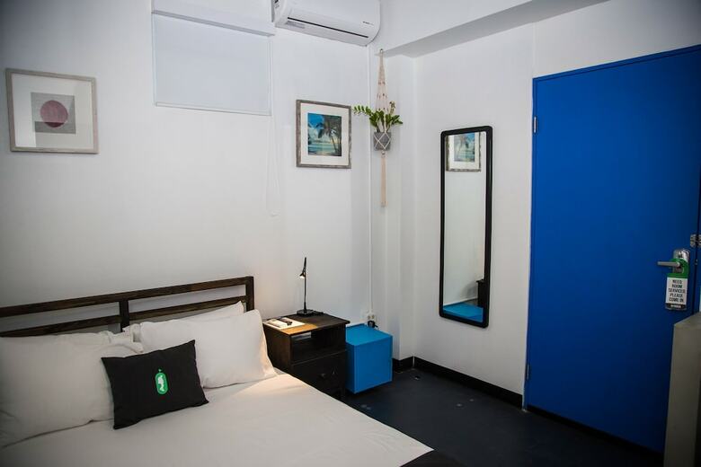 Hostal Nomada Urban Beach Hostel - Adults Only