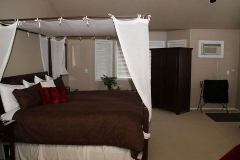 Bed & Breakfast Inn At The Lake