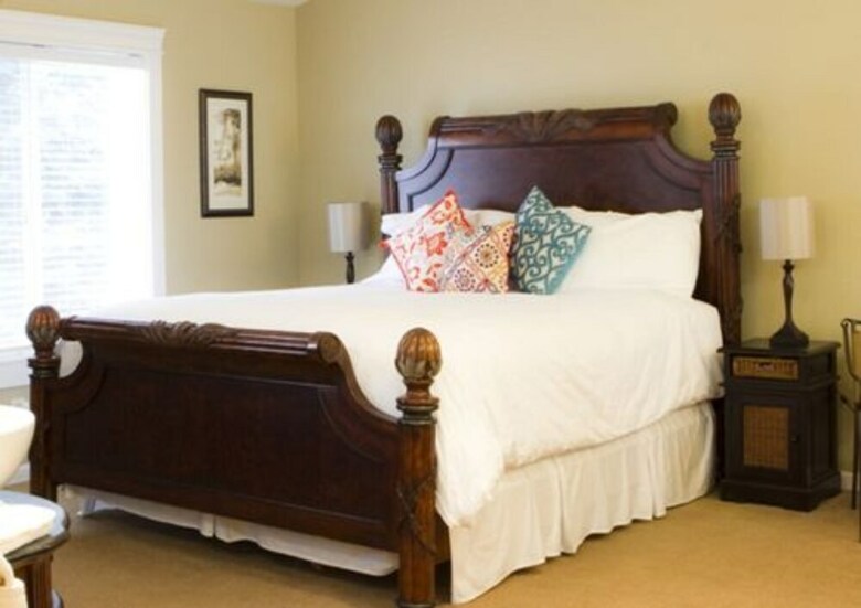 Bed & Breakfast Inn At The Lake