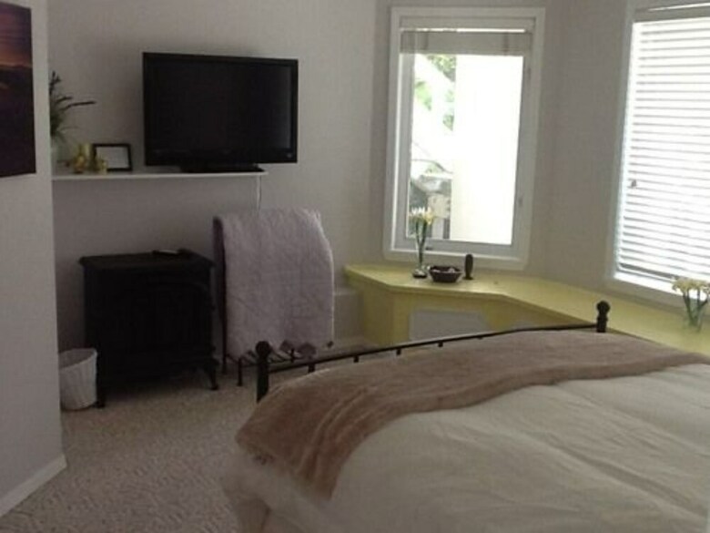 Bed & Breakfast Inn At The Lake
