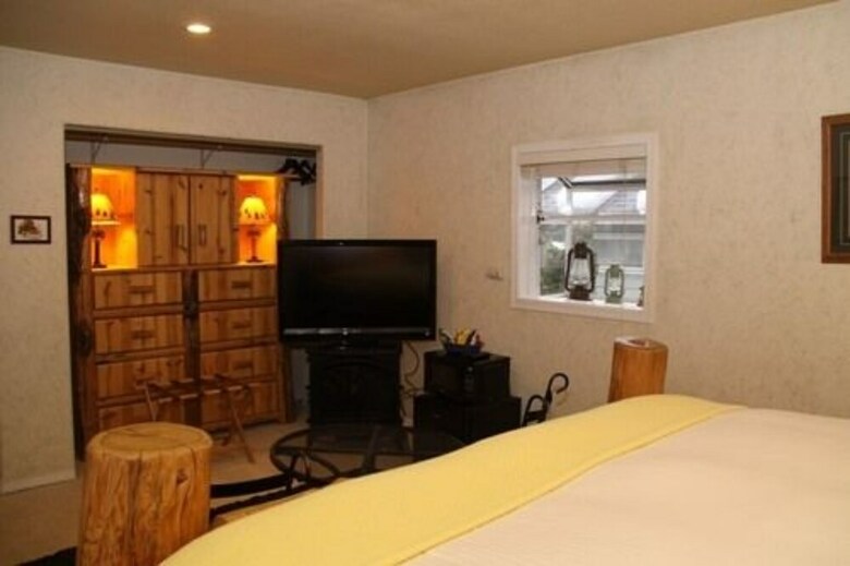 Bed & Breakfast Inn At The Lake