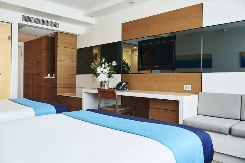 Hotel The Ville Resort - Casino