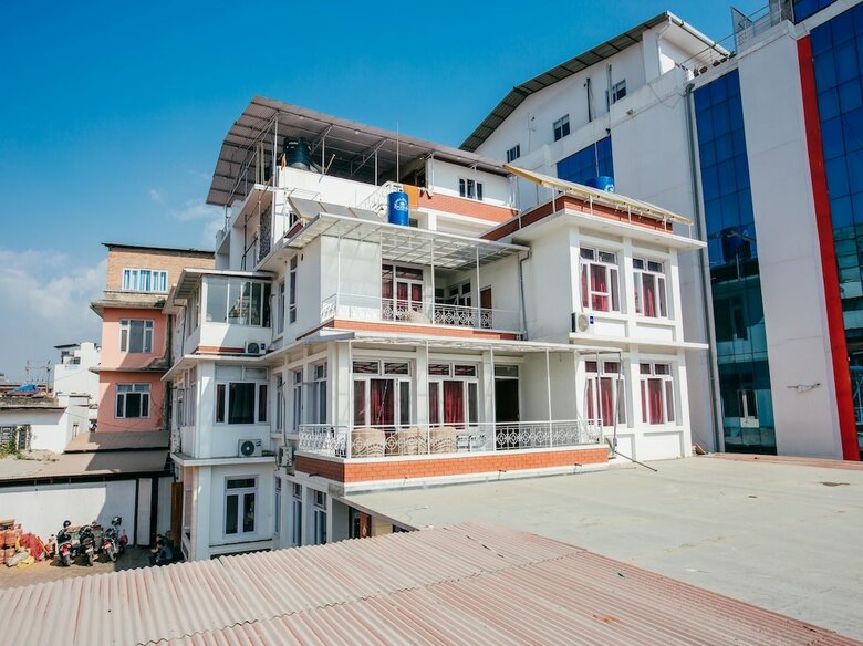 Oyo 11474 Gangaur Regency Boutique Hotel