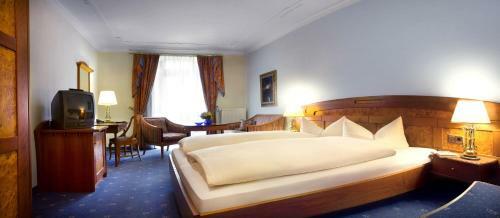 Post-hotel
