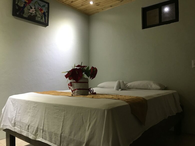 Hostal Manuel Antonio Hostel Resort