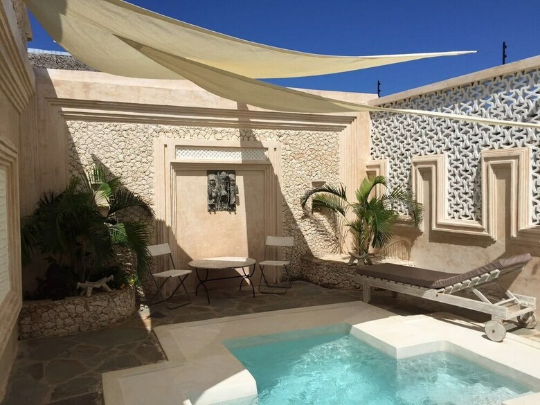 The Villa Luxury Suites Hotel