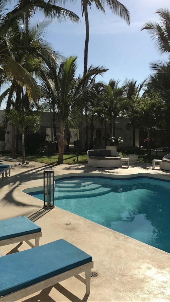 The Villa Luxury Suites Hotel