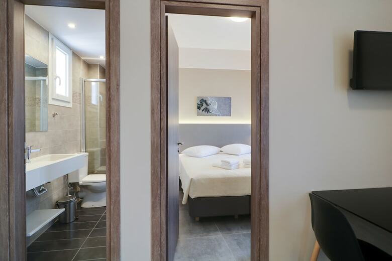 Athens Comfort Suites & Apartments