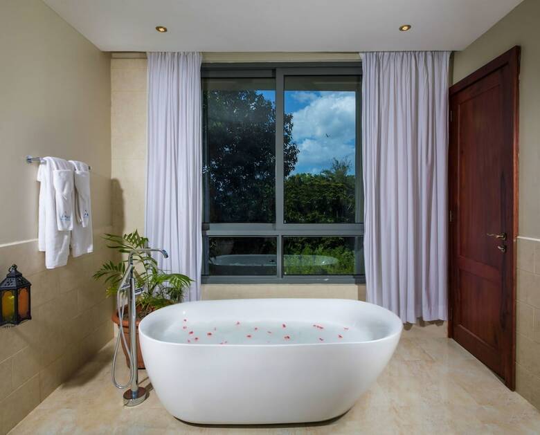 Ngalawa Hotel & Resort