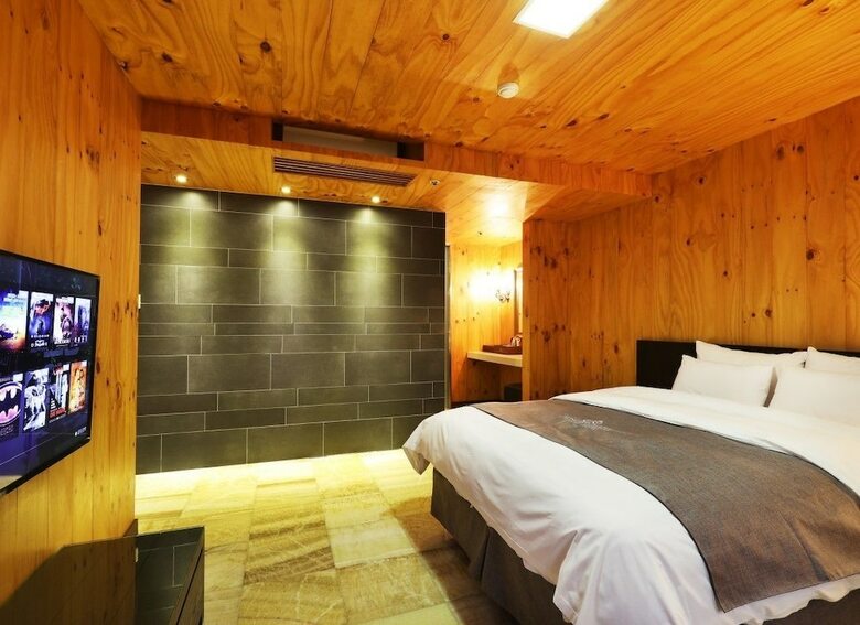 Maple Hotel