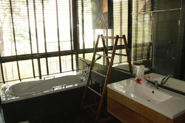 Hotel Suan Muang Porn