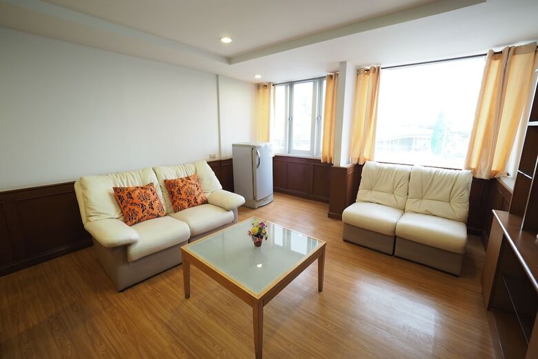 Hotel Navanakorn Golden View