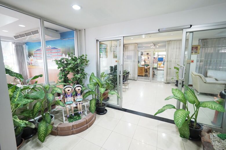 Hotel Navanakorn Golden View