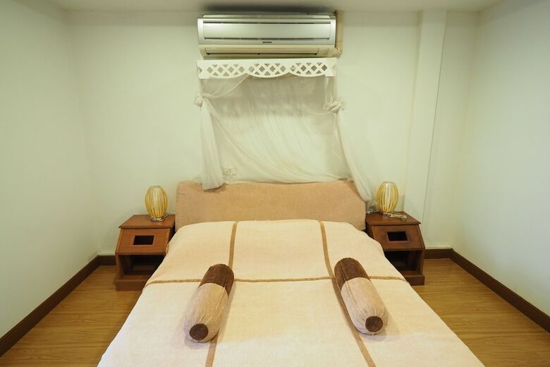 Hotel Navanakorn Golden View
