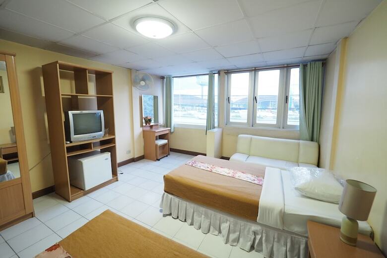 Hotel Navanakorn Golden View