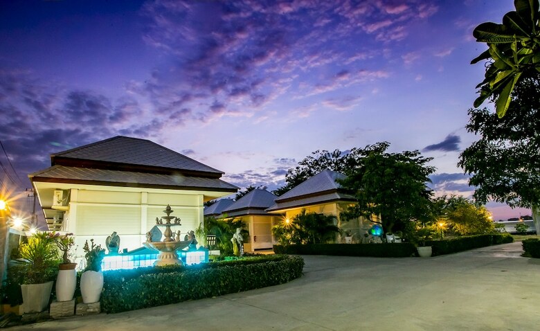 Hotel Bualuang Boutique Resort