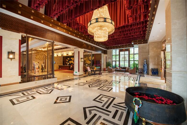 St.potala Hotel