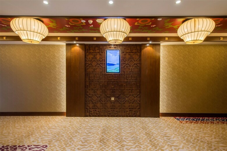 St.potala Hotel