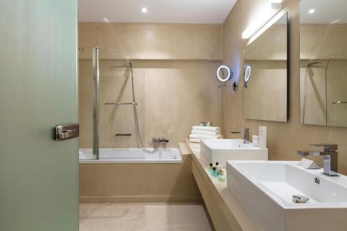 H Hotel Zephyros