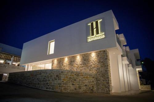 H Hotel Zephyros