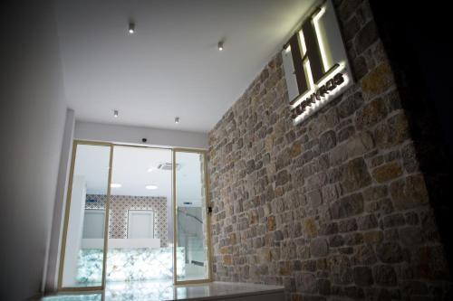 H Hotel Zephyros