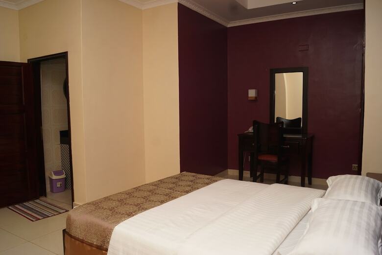 Diamonds Hotel