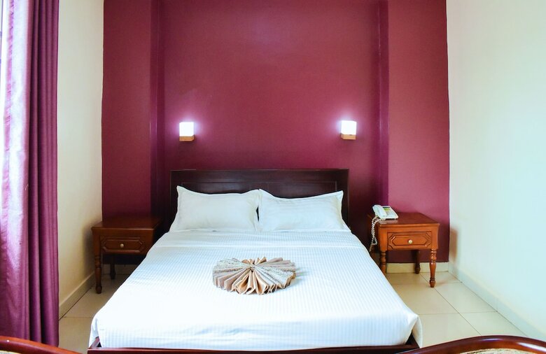 Diamonds Hotel