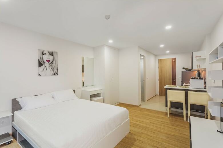 Condo In Kata In Ozone - A519