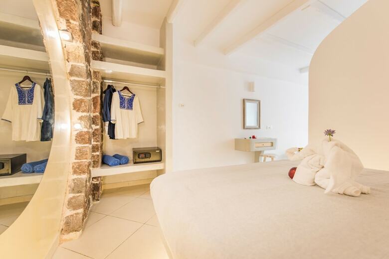 Villa Secret Earth Santorini