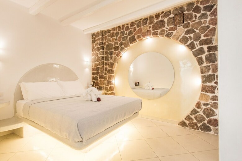 Villa Secret Earth Santorini
