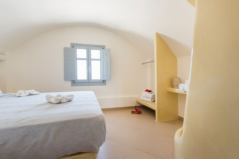 Villa Secret Earth Santorini