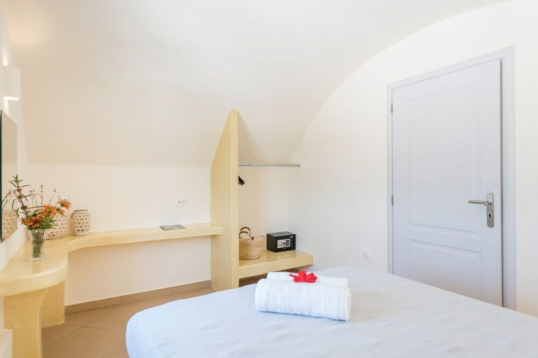 Villa Secret Earth Santorini