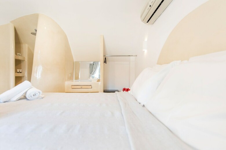 Villa Secret Earth Santorini