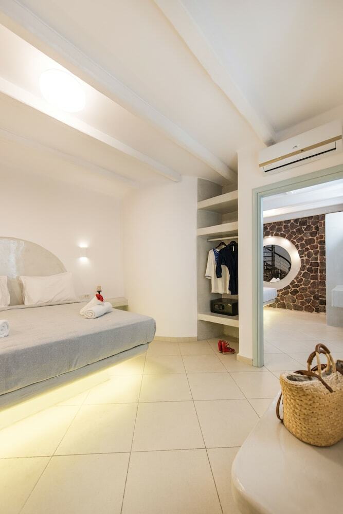 Villa Secret Earth Santorini