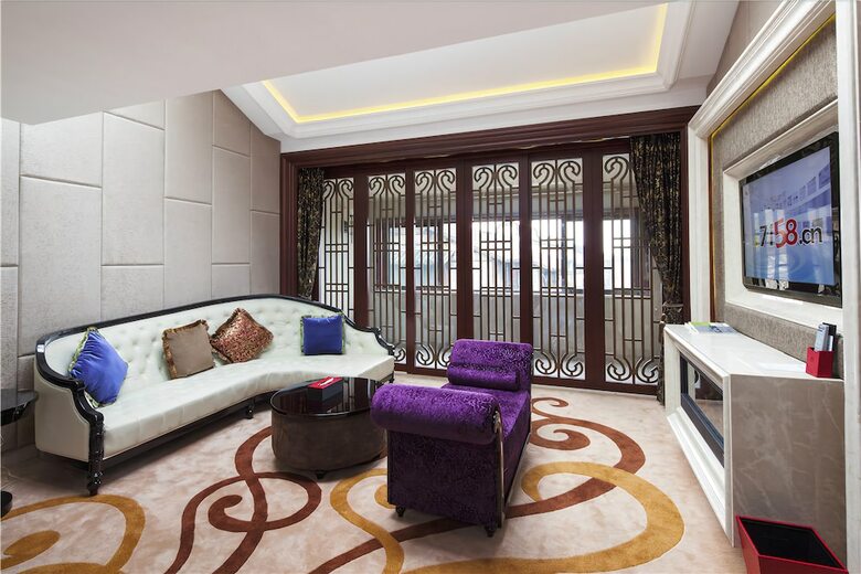 Hotel Eden Clubhouse