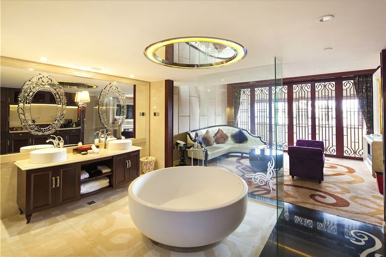 Hotel Eden Clubhouse